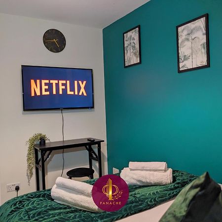 Appartamento Contractors, Relocators, Free Parking, Wifi, Smart Tvs Marston Green Esterno foto