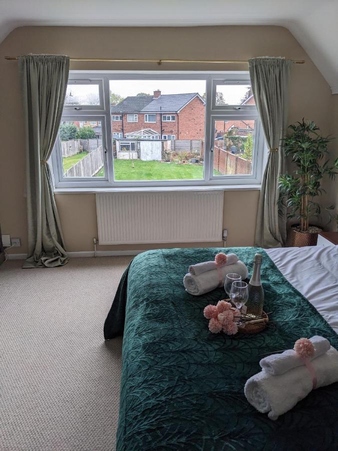 Appartamento Contractors, Relocators, Free Parking, Wifi, Smart Tvs Marston Green Esterno foto