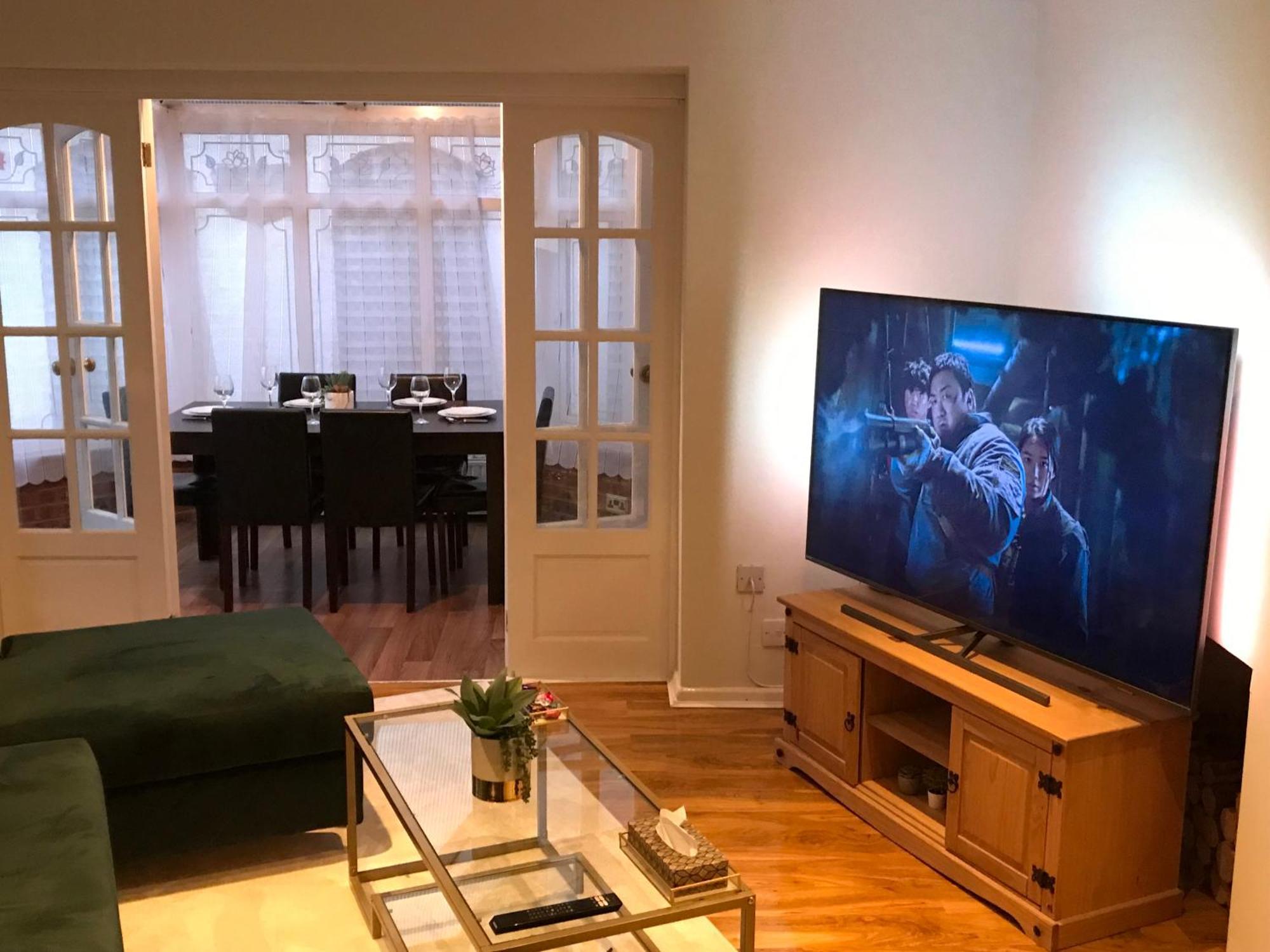Appartamento Contractors, Relocators, Free Parking, Wifi, Smart Tvs Marston Green Esterno foto