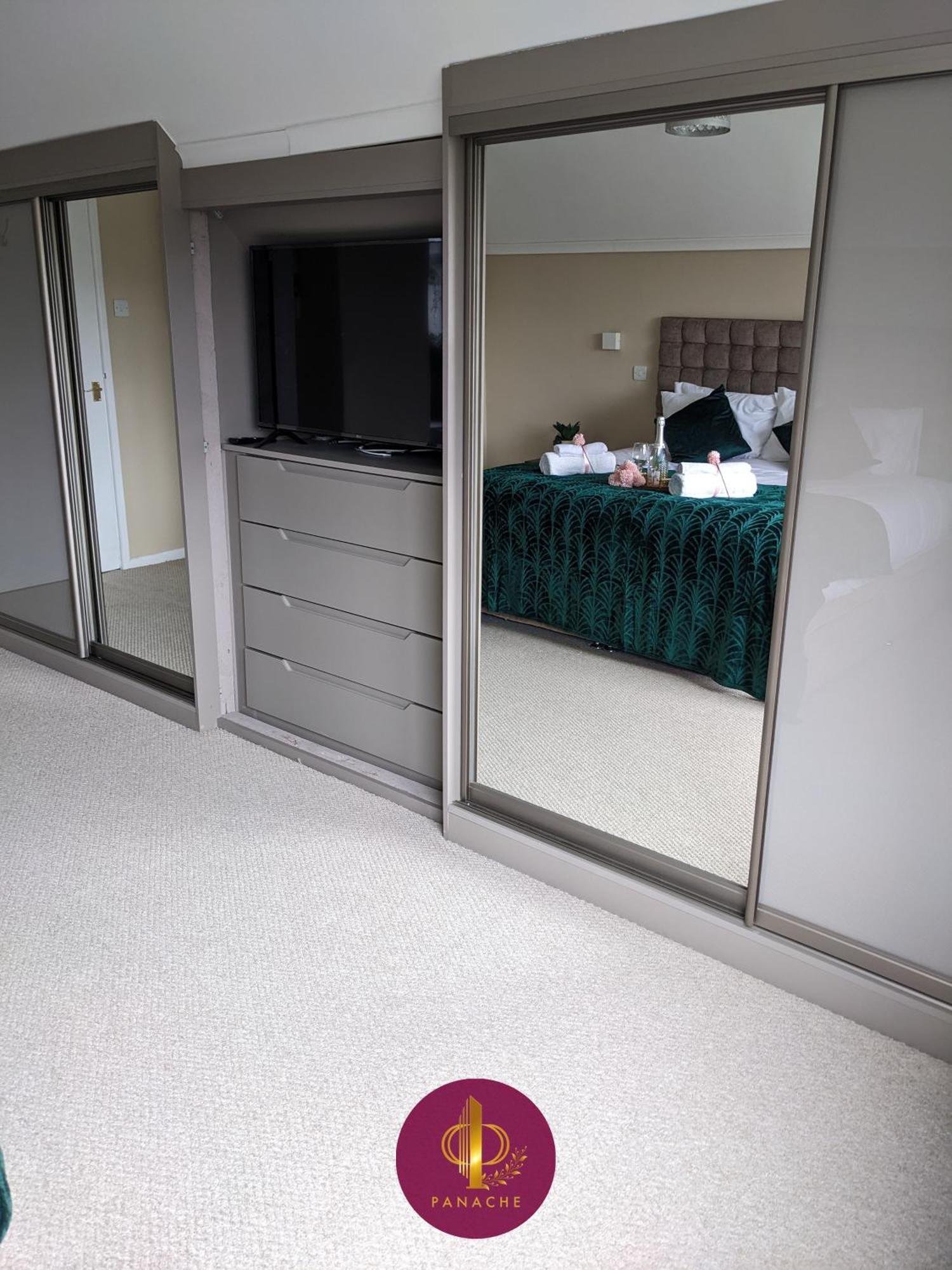 Appartamento Contractors, Relocators, Free Parking, Wifi, Smart Tvs Marston Green Esterno foto