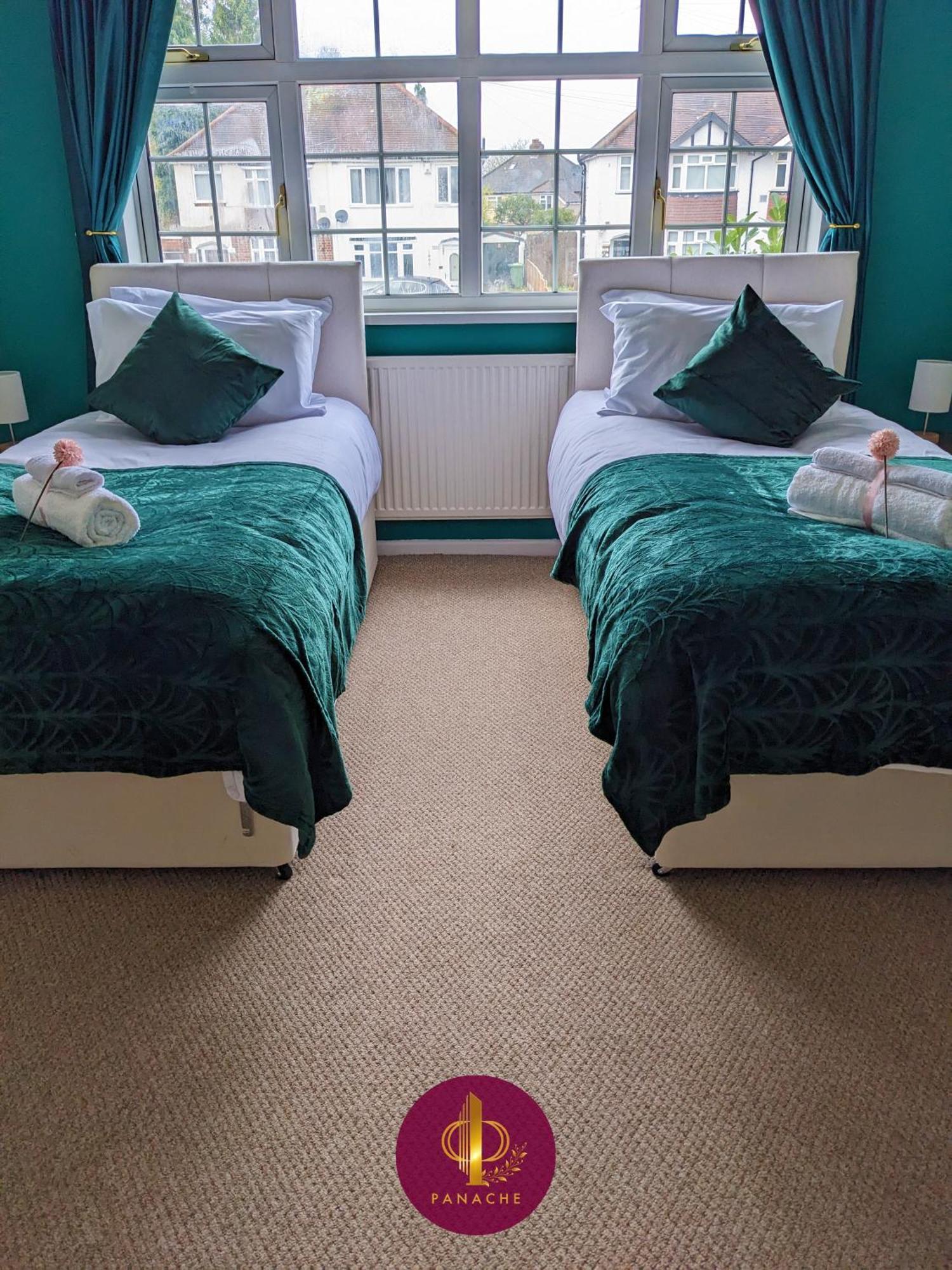 Appartamento Contractors, Relocators, Free Parking, Wifi, Smart Tvs Marston Green Esterno foto