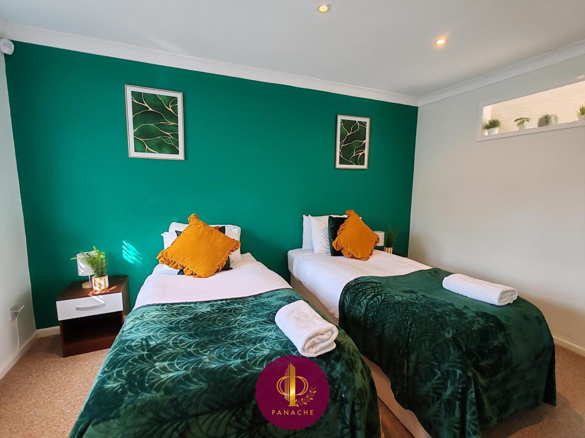 Appartamento Contractors, Relocators, Free Parking, Wifi, Smart Tvs Marston Green Esterno foto